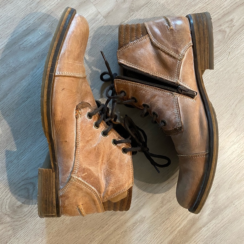 Steven Madden Mens Zipup Shoes